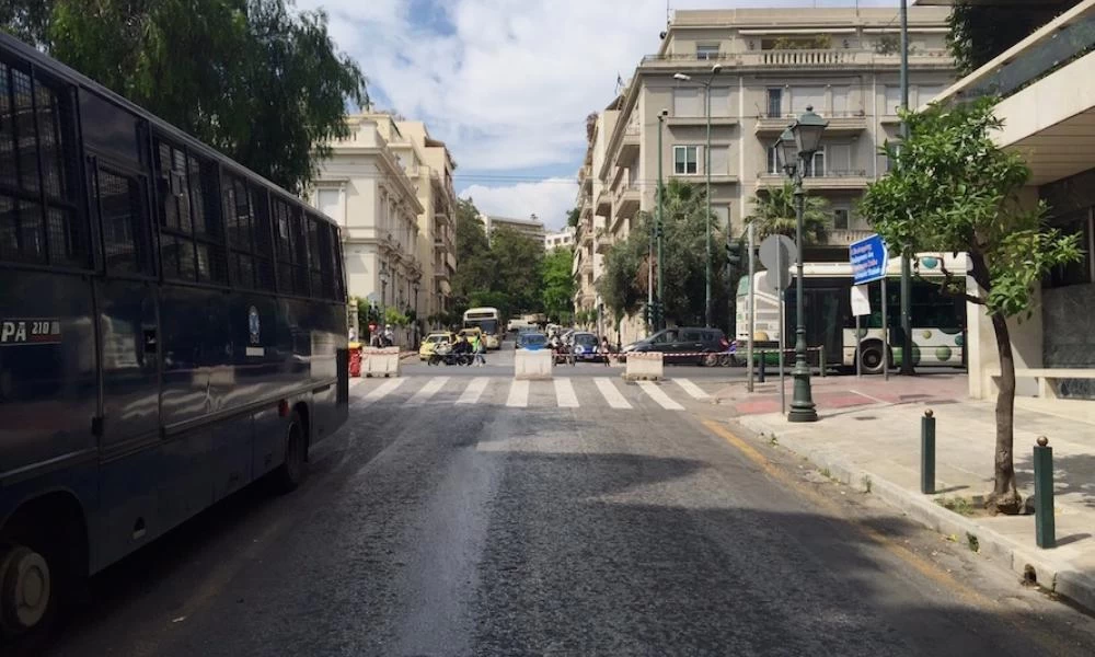 Αθήνα: Ανοίγει η Ηρώδου Αττικού για οχήματα και πολίτες